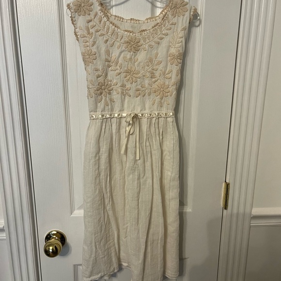 Pristine condition Mexican dress. - Picture 1 of 5